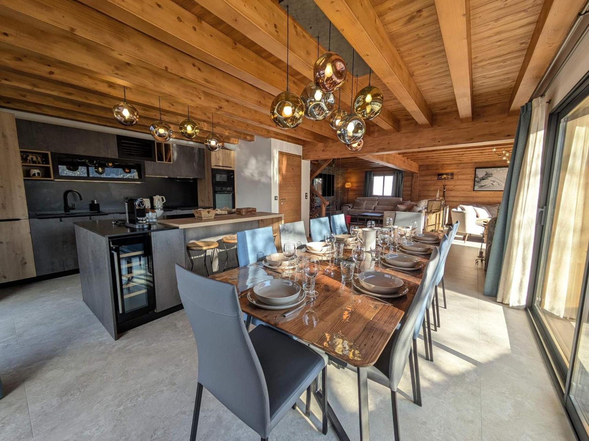 - Moderne 5 Avec Jacuzzi, Cheminee Et Garage - Fr-1-623-367